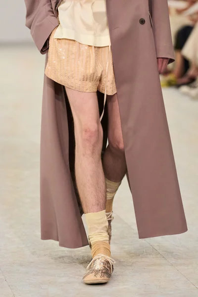Look 10